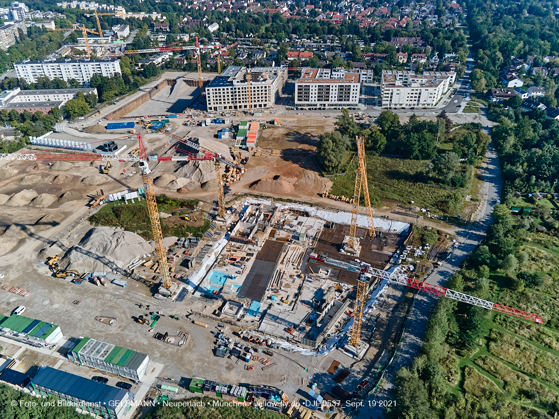 19.09.2021 - Aktuelle Luftbilder aus dem Alexisquartier und Pandion Verde in Neuperlach in München
